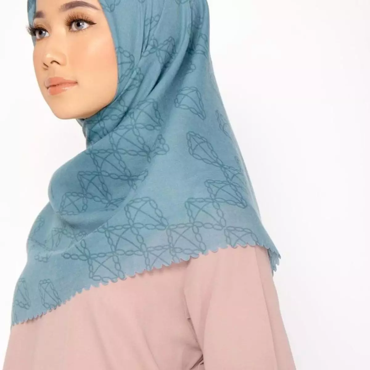 Ide Desain Laser Cutting Hijab yang Sedang Tren